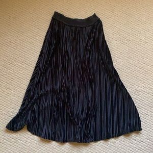 Laundry by Shelli Segal black velvet midi skirt
